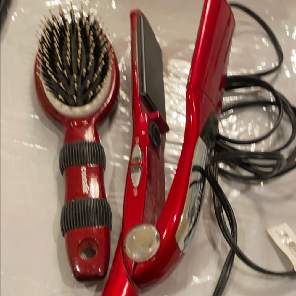 Conair hair straightener and brush combo